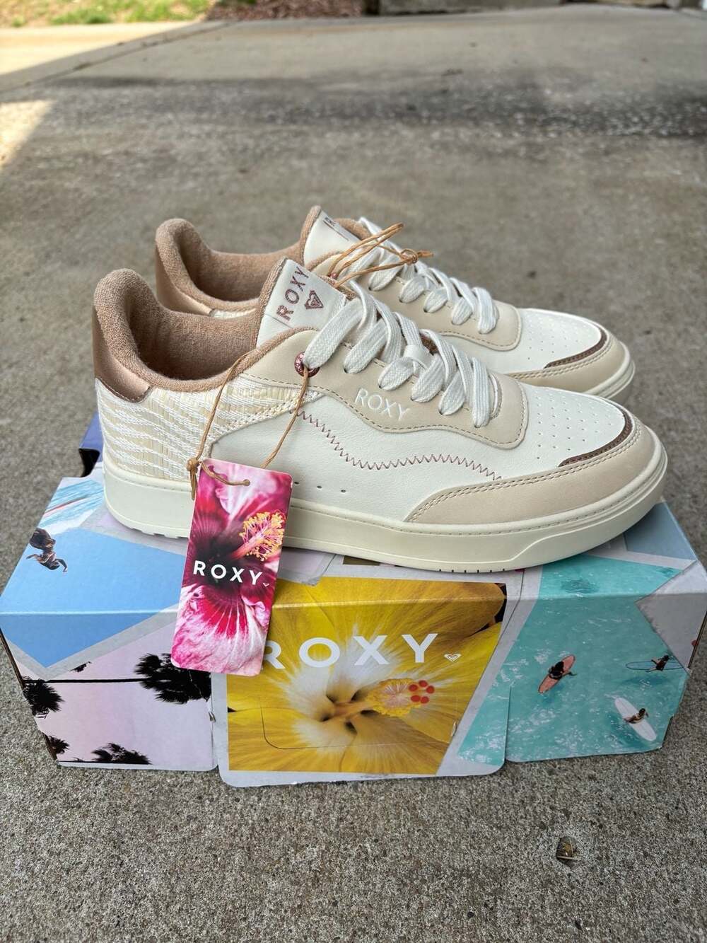 Roxy ‘Vivienne’ in Natural Sneakers Women's Size 9. New in box